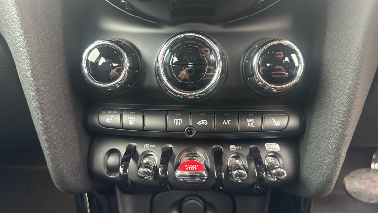 MINI Hatchback 1.5 Cooper Classic 5dr Auto Petrol Hatchback